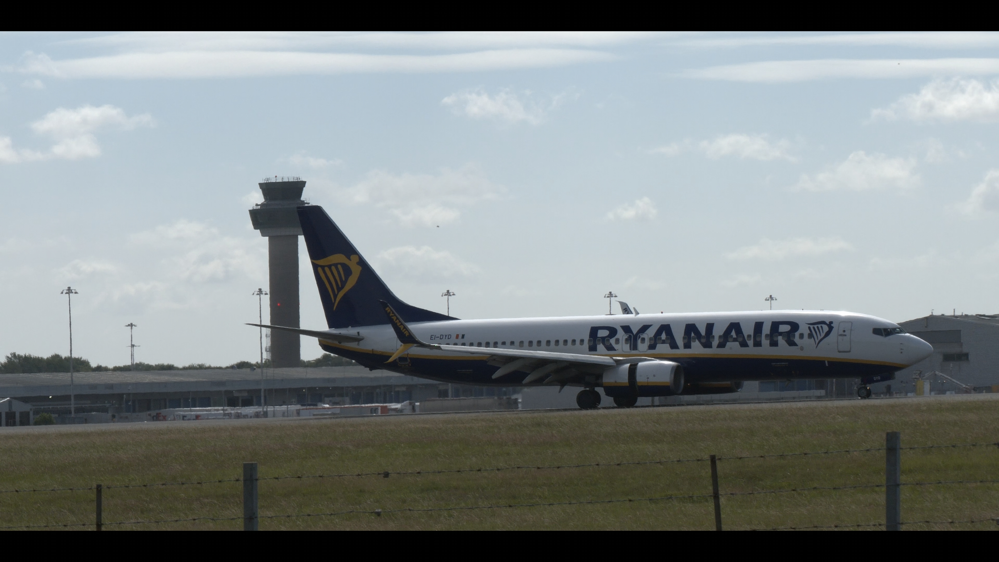 RyanAir Boeing 737 Landing at Stansted